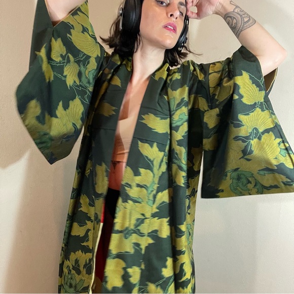 perfect shades of green foliage anoint your limbs with this true antique kimono - Picture 4 of 16